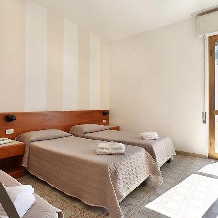 Hotel Brunella Camaiore Bagian luar foto