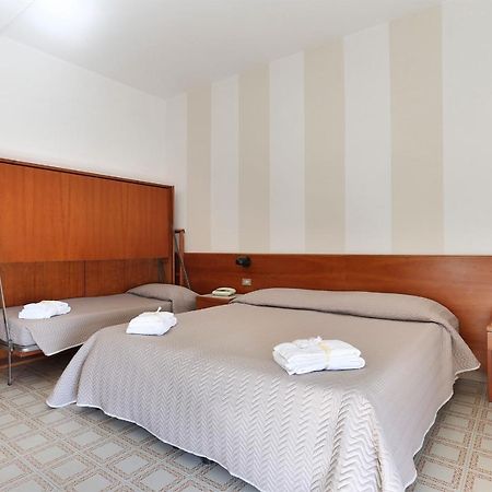 Hotel Brunella Camaiore Bagian luar foto
