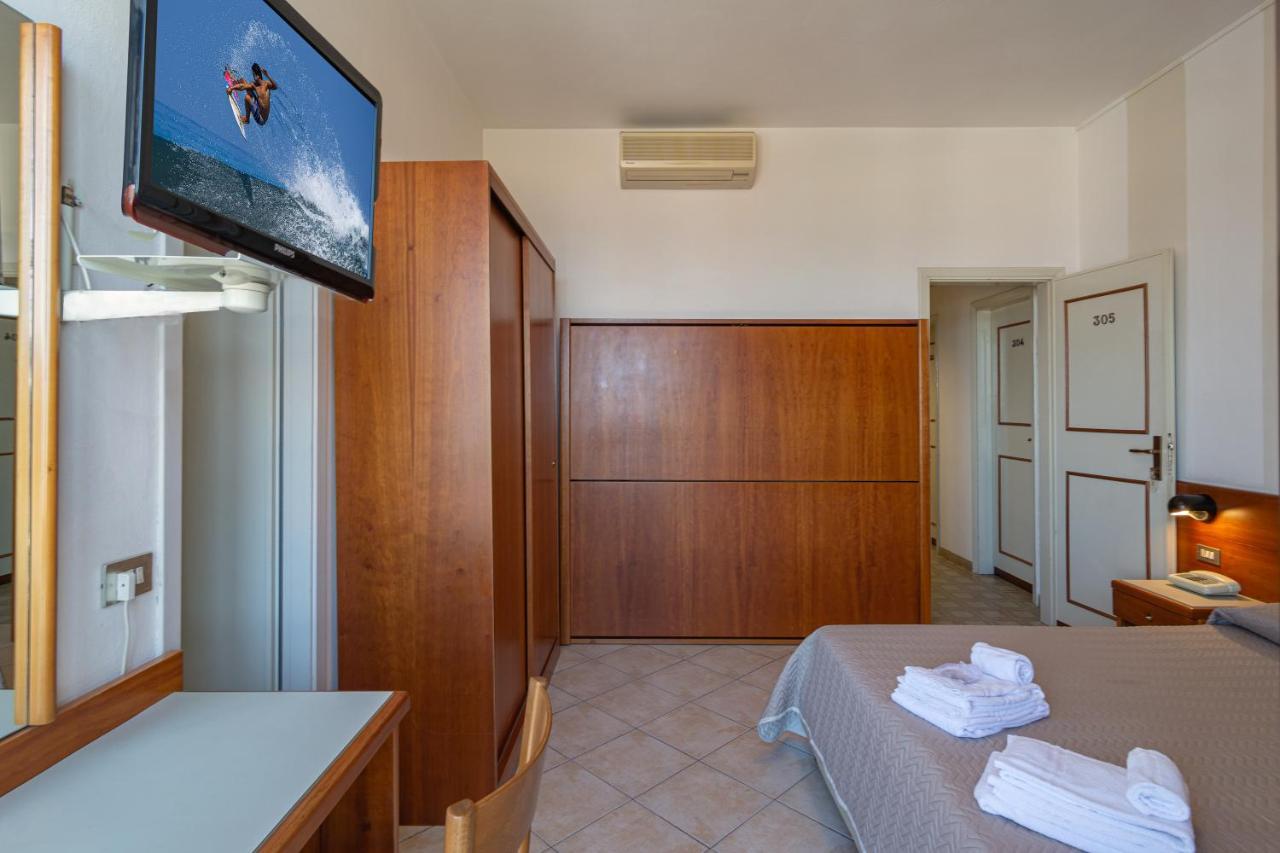 Hotel Brunella Camaiore Bagian luar foto