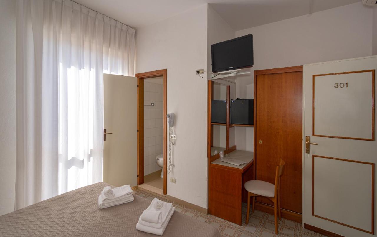 Hotel Brunella Camaiore Bagian luar foto