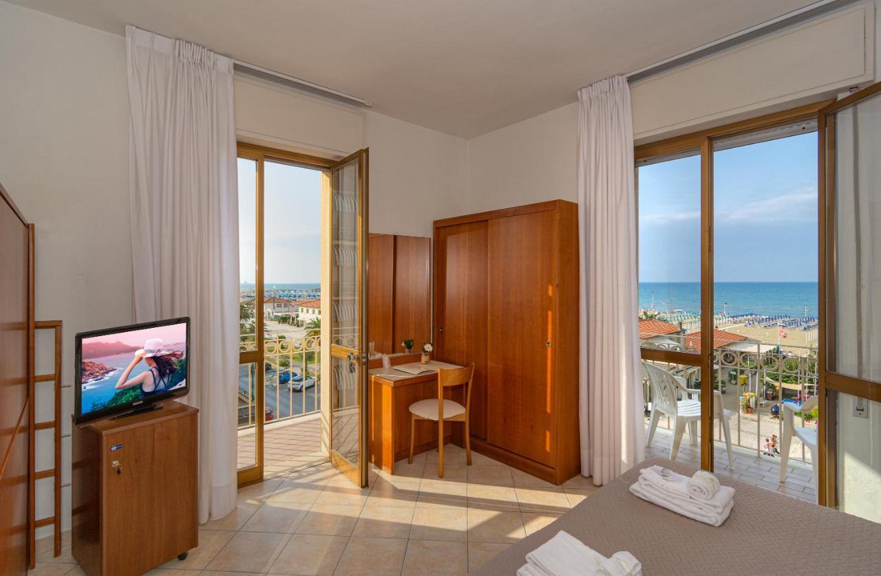 Hotel Brunella Camaiore Bagian luar foto