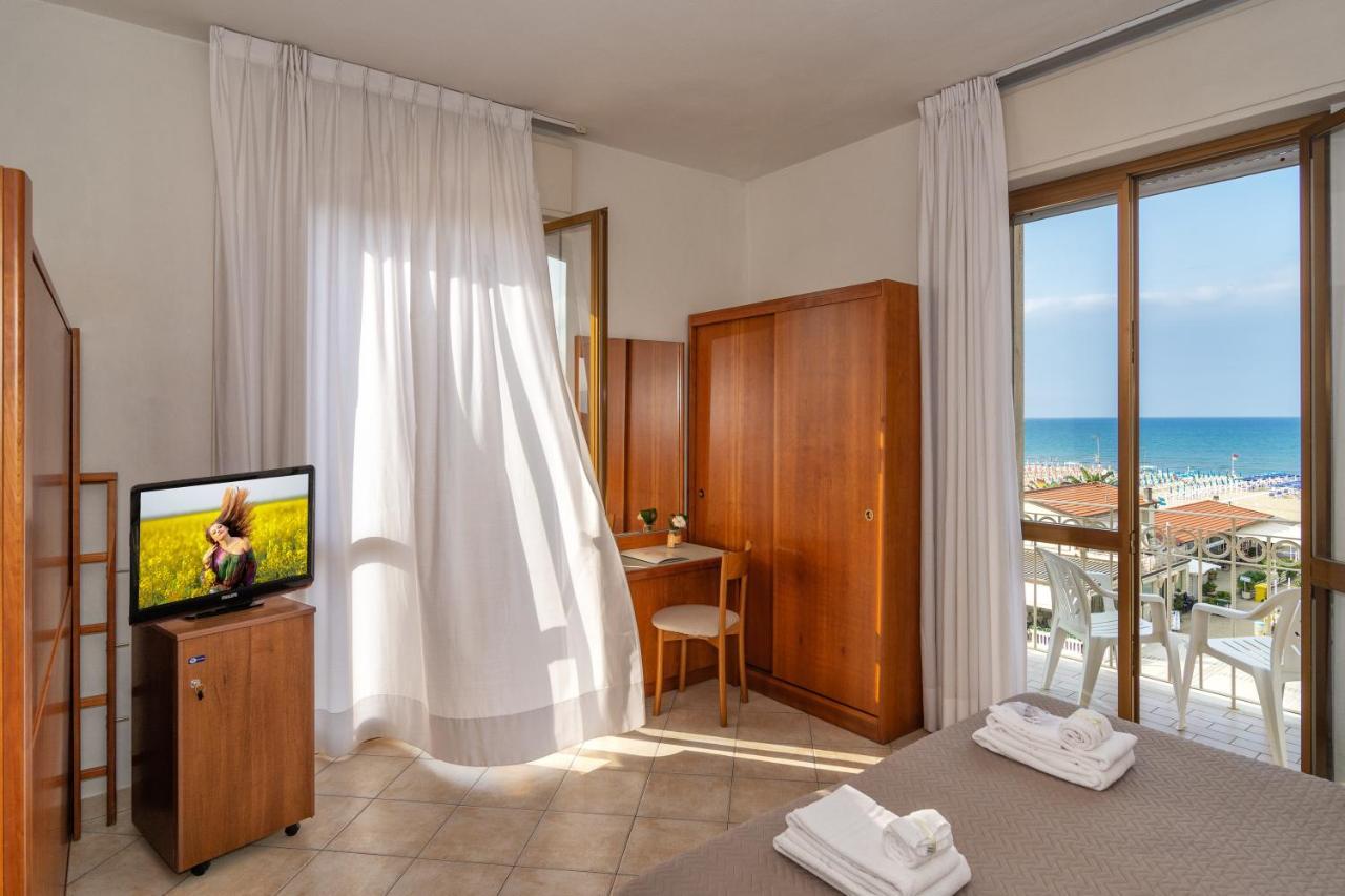 Hotel Brunella Camaiore Bagian luar foto