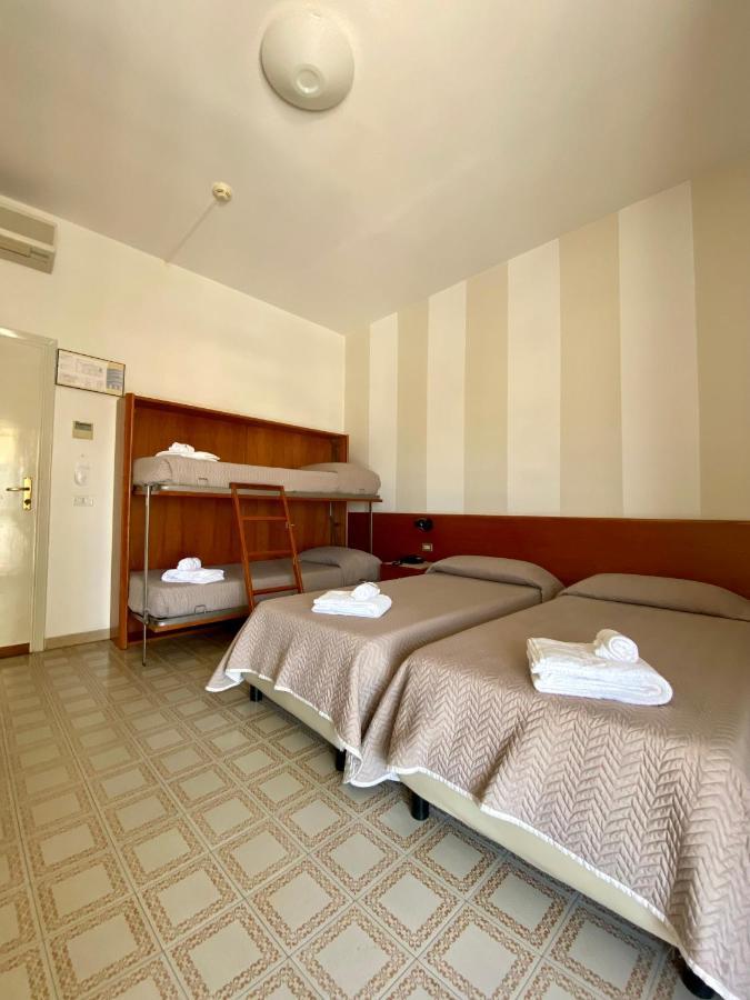 Hotel Brunella Camaiore Bagian luar foto