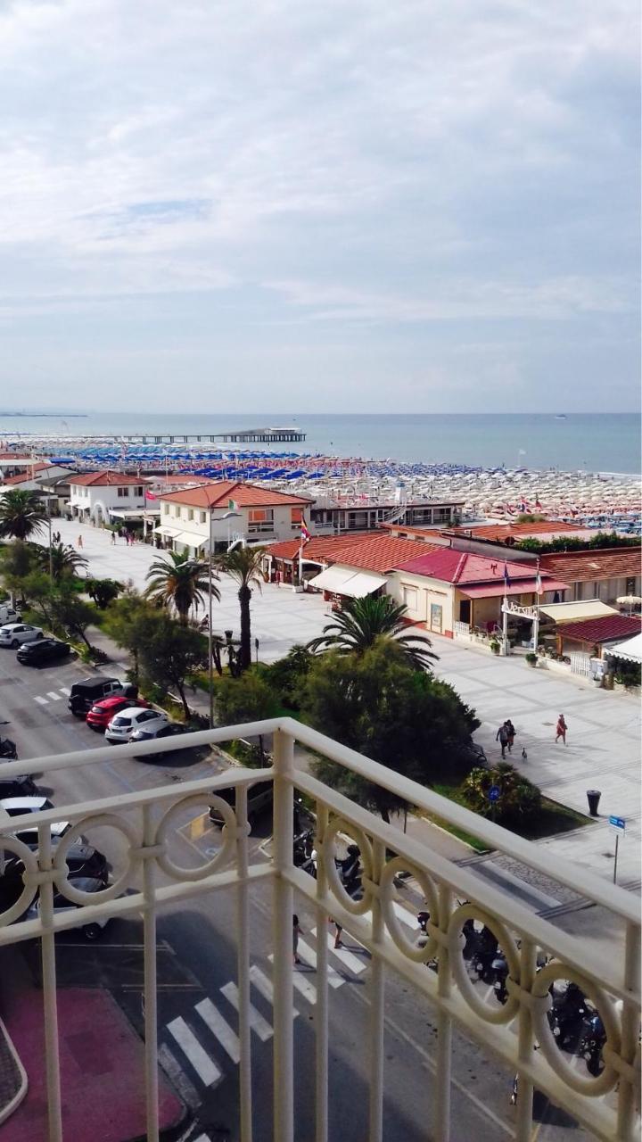 Hotel Brunella Camaiore Bagian luar foto