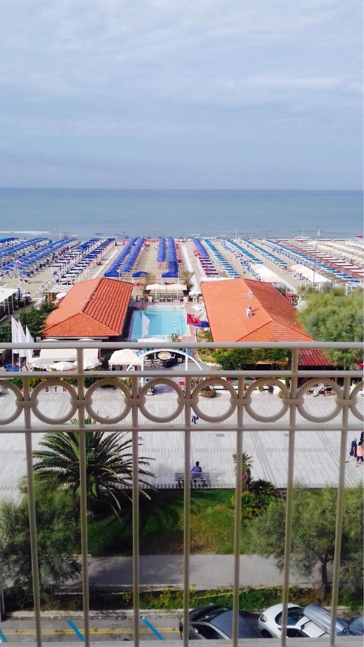 Hotel Brunella Camaiore Bagian luar foto