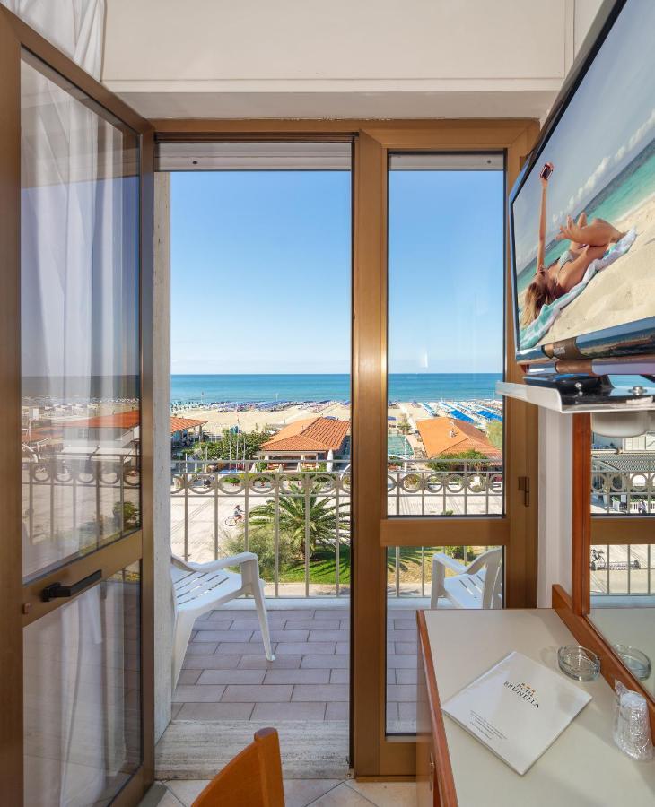 Hotel Brunella Camaiore Bagian luar foto