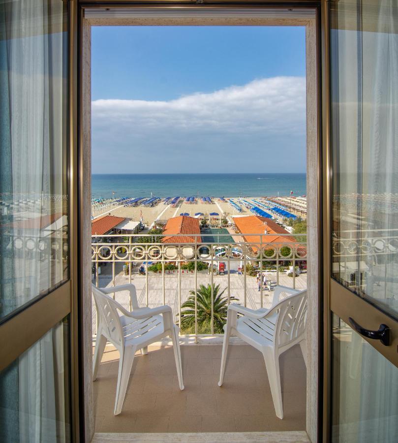Hotel Brunella Camaiore Bagian luar foto