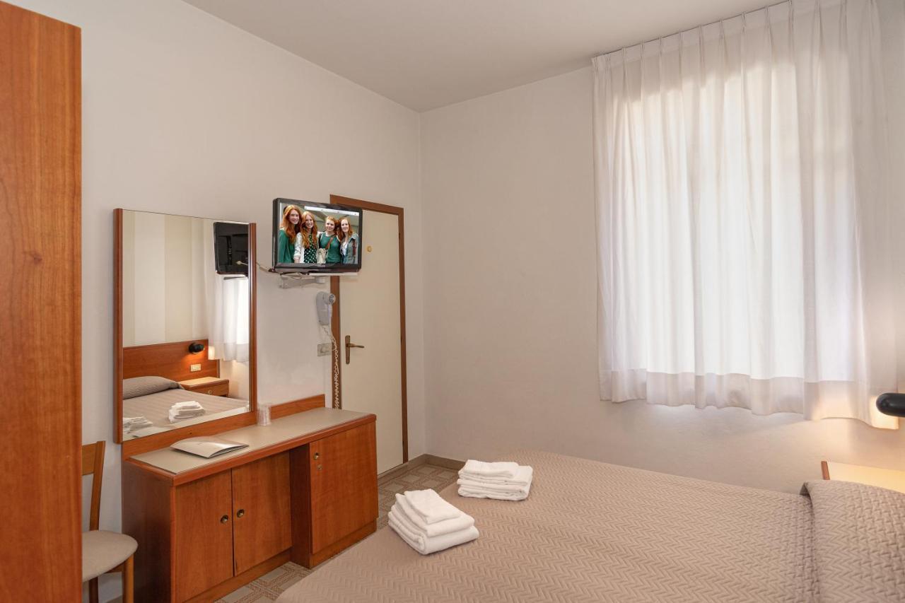 Hotel Brunella Camaiore Bagian luar foto