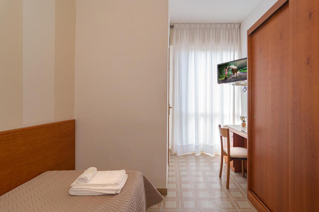 Hotel Brunella Camaiore Bagian luar foto