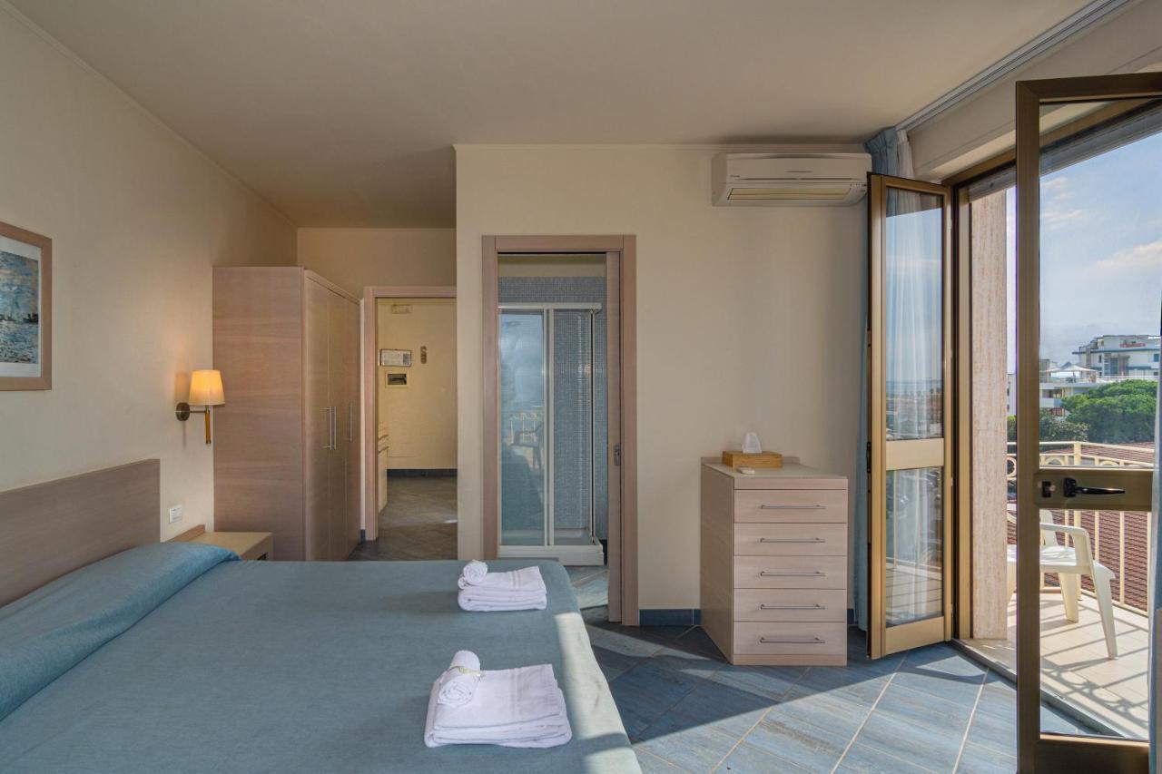 Hotel Brunella Camaiore Bagian luar foto