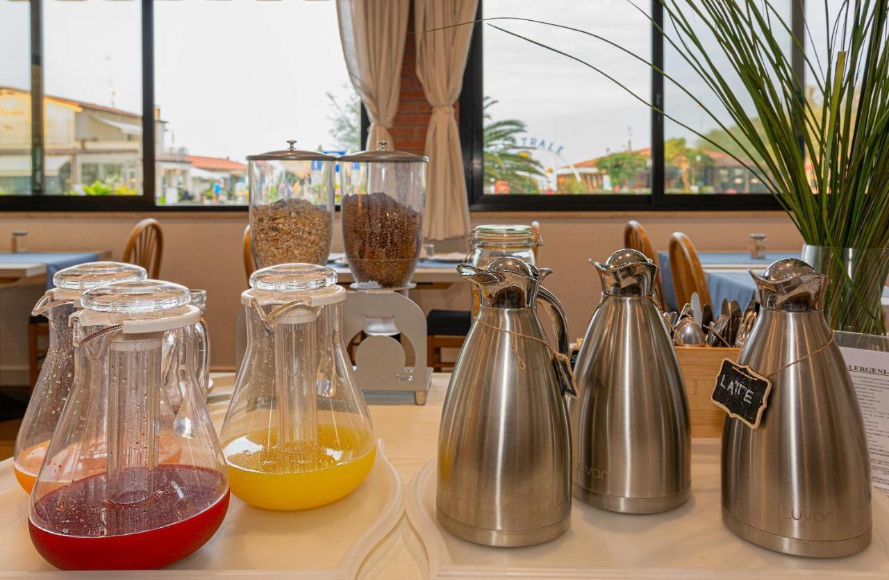 Hotel Brunella Camaiore Bagian luar foto