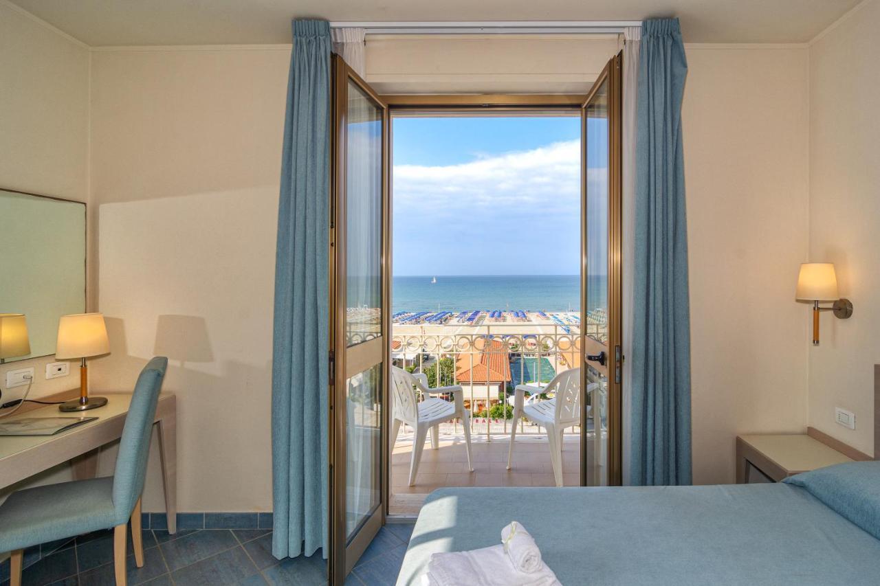 Hotel Brunella Camaiore Bagian luar foto