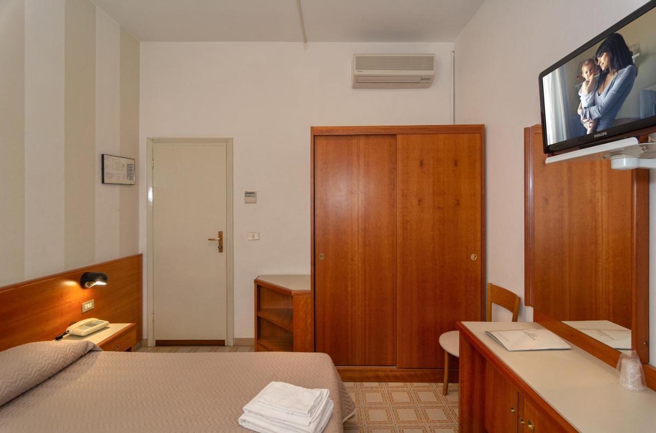 Hotel Brunella Camaiore Bagian luar foto