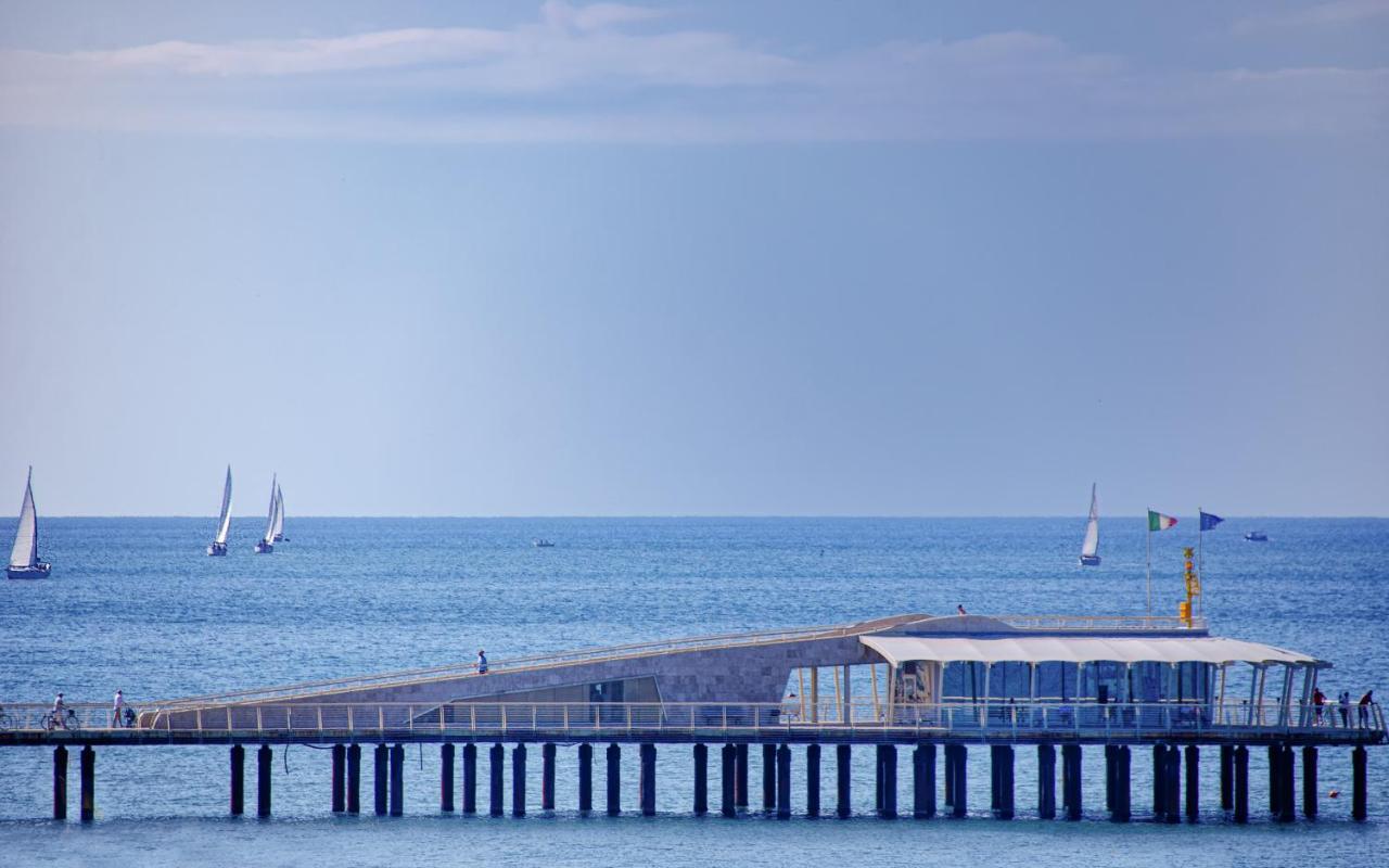 Hotel Brunella Camaiore Bagian luar foto