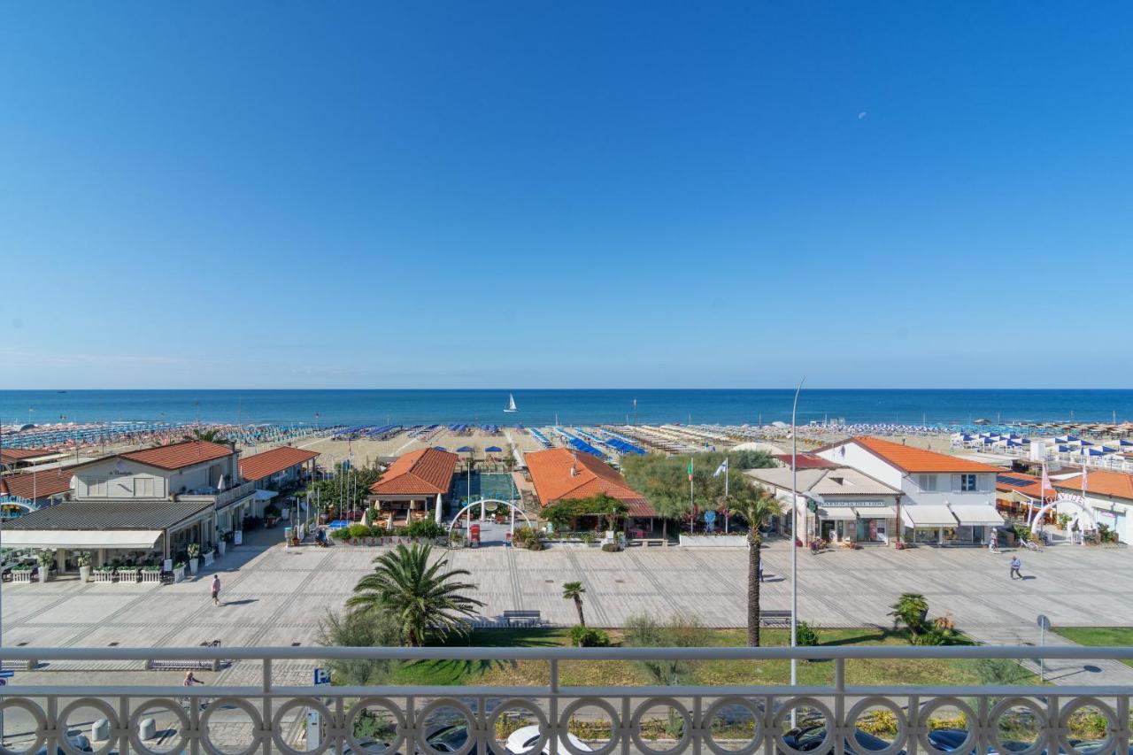 Hotel Brunella Camaiore Bagian luar foto